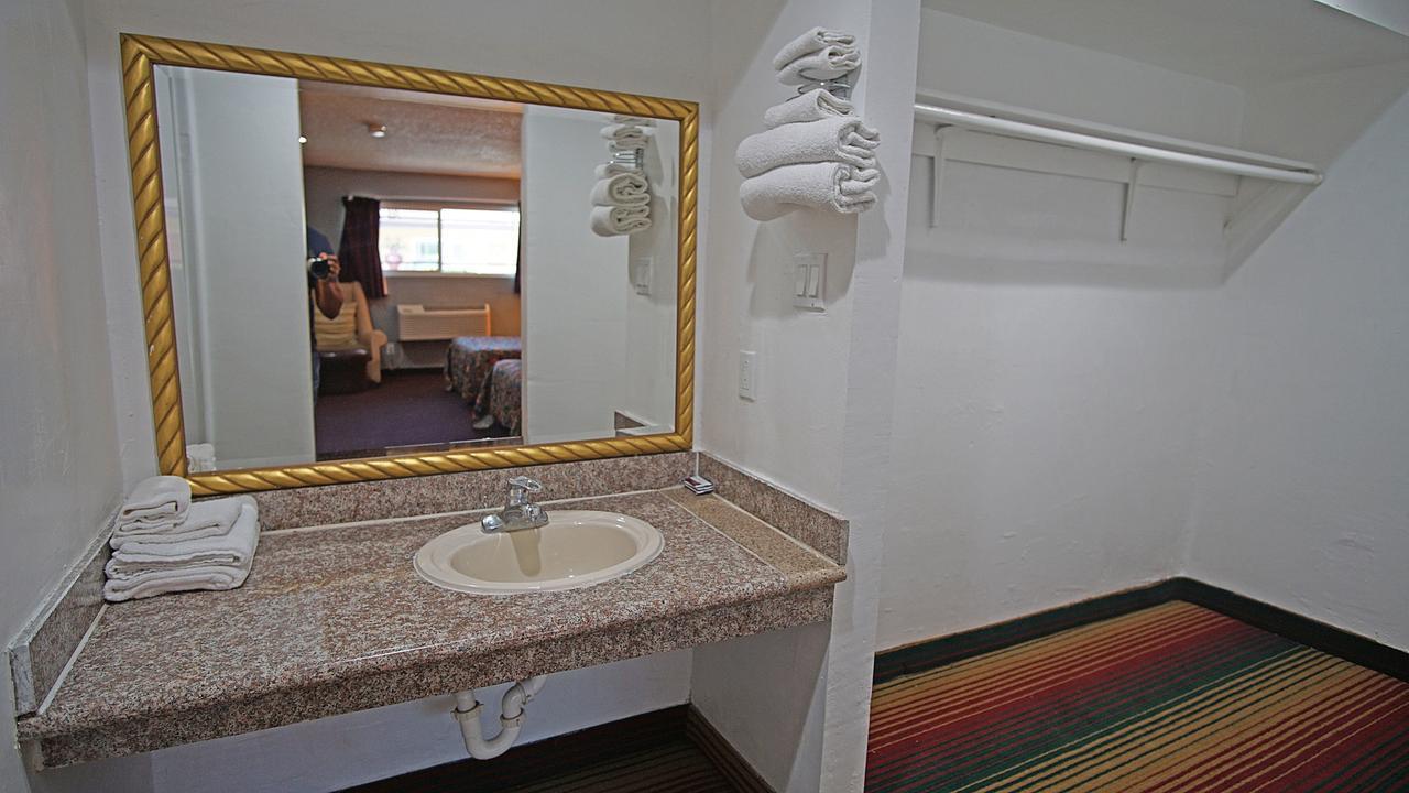 Angeles Inn&suites - Lax West Athens
